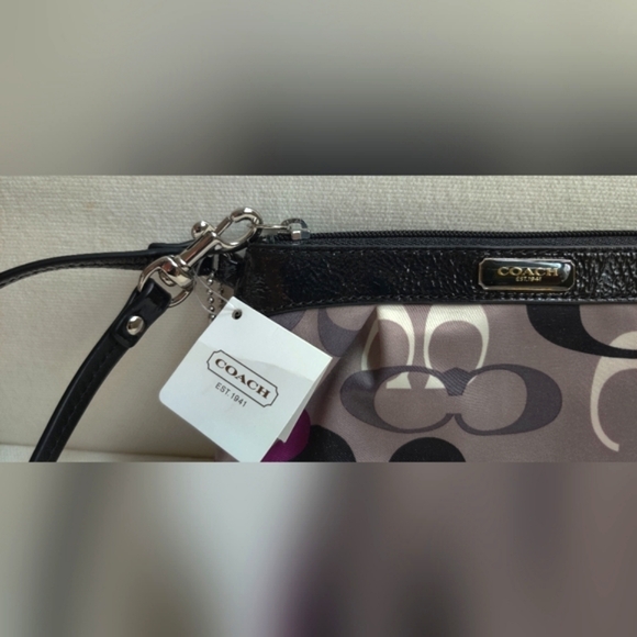 Coach Signature Wristlet Multicolor Sateen Print New with Tag - Picture 5 of 10